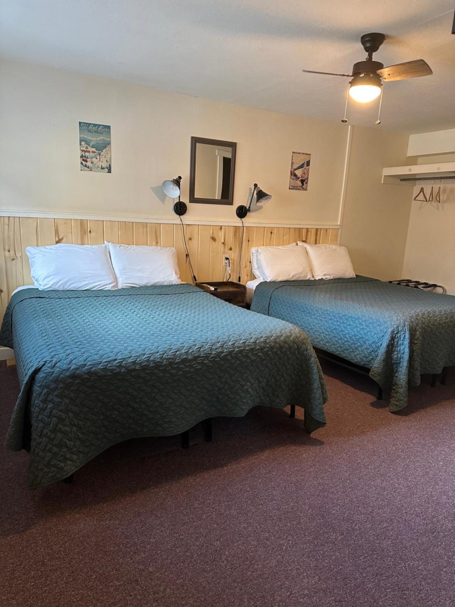 Deer Lodge Red River Room photo