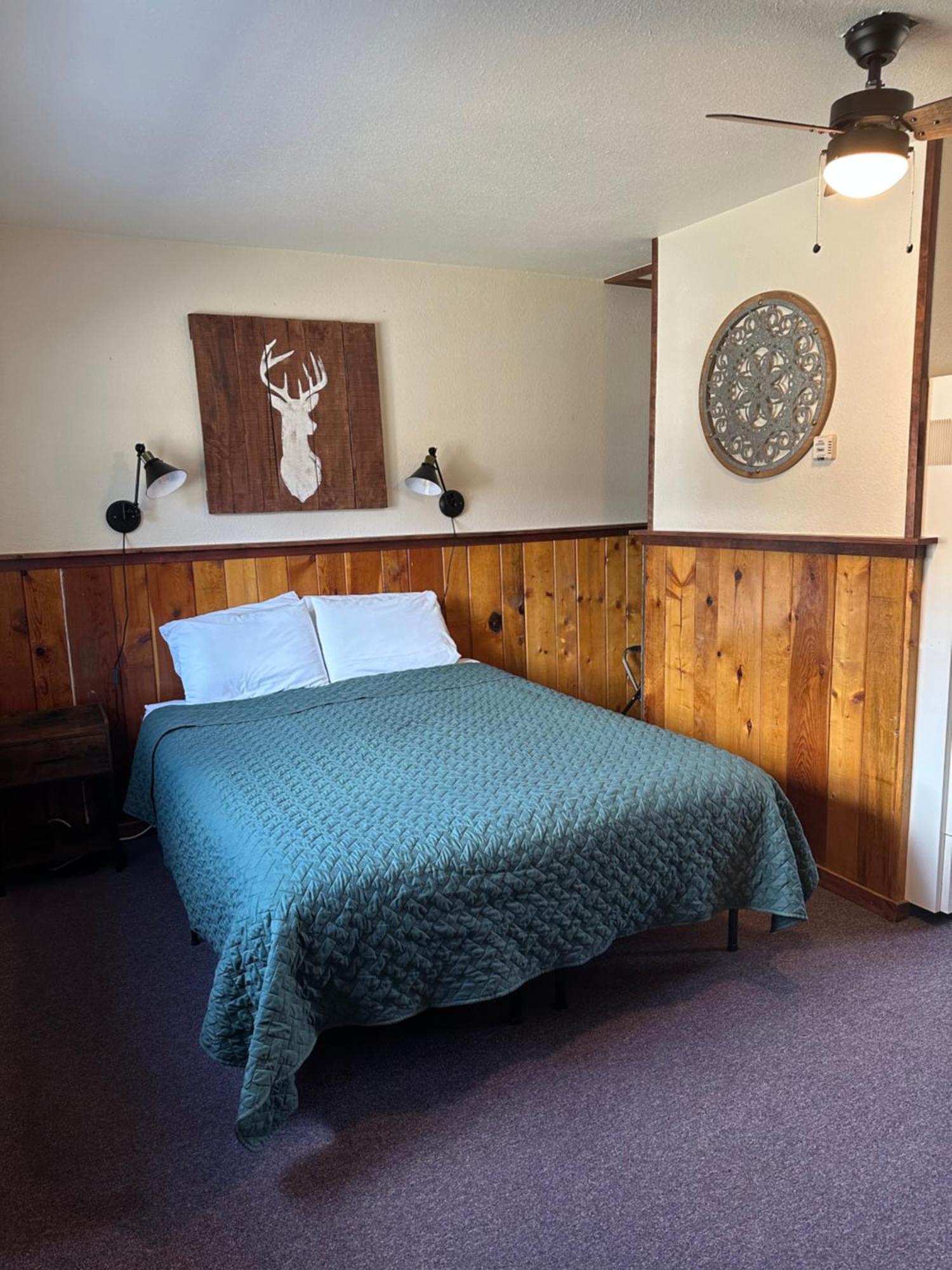 Deer Lodge Red River Room photo