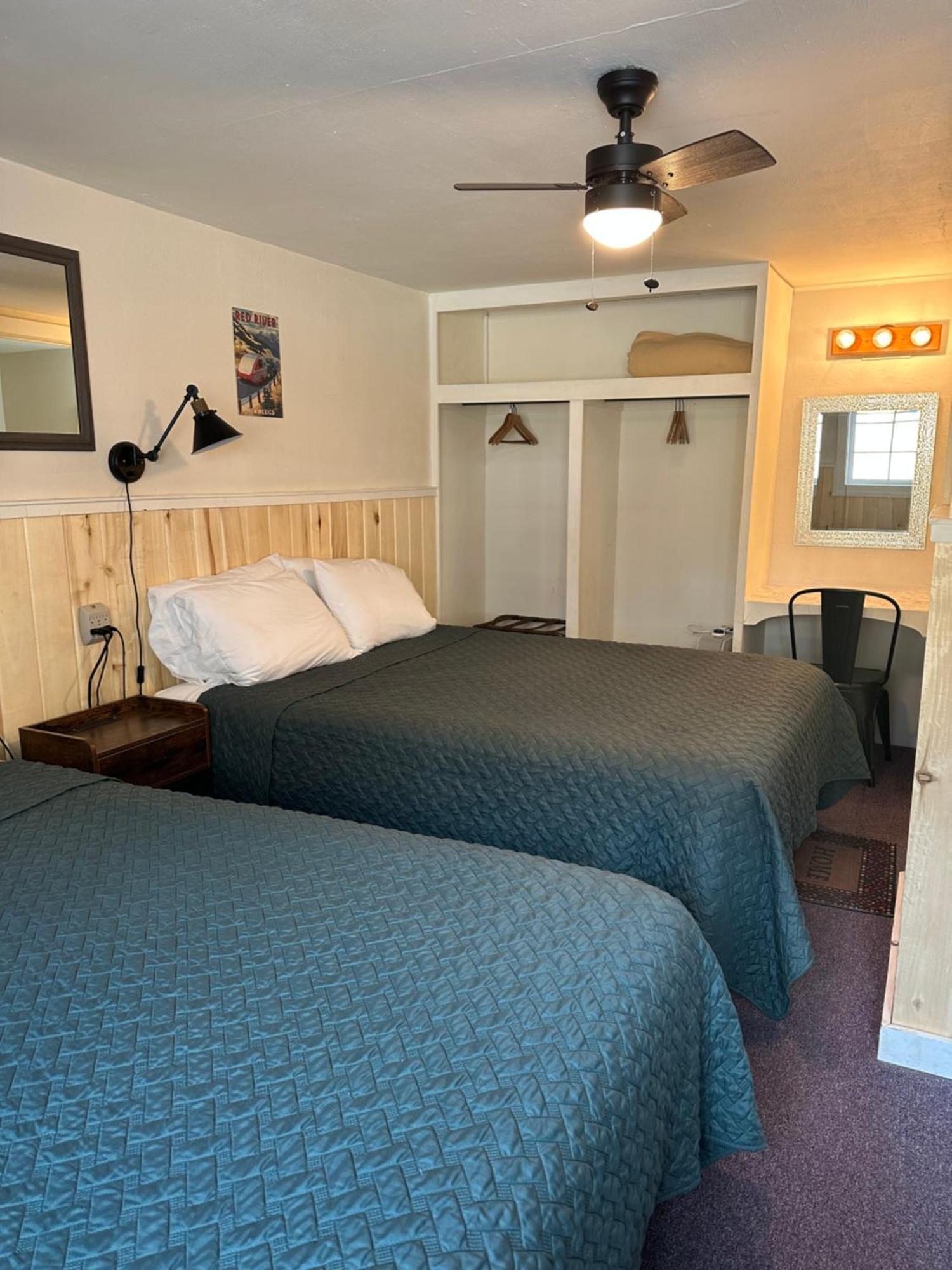 Deer Lodge Red River Room photo